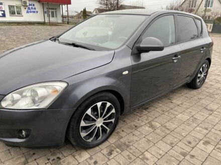 Серый Киа Сид, объемом двигателя 1.6 л и пробегом 500 тыс. км за 3900 $, фото 1 на Automoto.ua