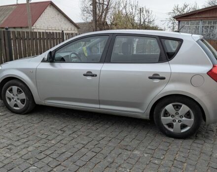 Серый Киа Сид, объемом двигателя 1.4 л и пробегом 290 тыс. км за 4500 $, фото 1 на Automoto.ua