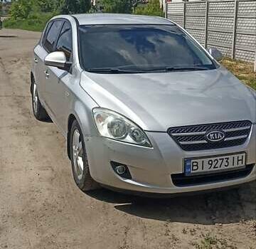 Серый Киа Сид, объемом двигателя 1.58 л и пробегом 255 тыс. км за 4800 $, фото 1 на Automoto.ua