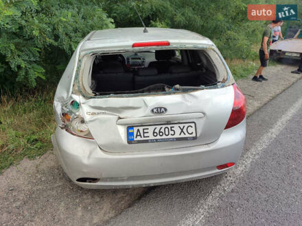 Серый Киа Сид, объемом двигателя 1.59 л и пробегом 155 тыс. км за 2000 $, фото 1 на Automoto.ua