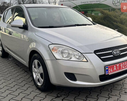 Серый Киа Сид, объемом двигателя 1.6 л и пробегом 216 тыс. км за 4800 $, фото 1 на Automoto.ua