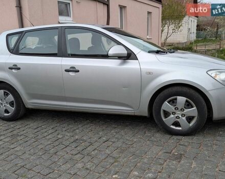 Серый Киа Сид, объемом двигателя 1.4 л и пробегом 290 тыс. км за 4500 $, фото 1 на Automoto.ua