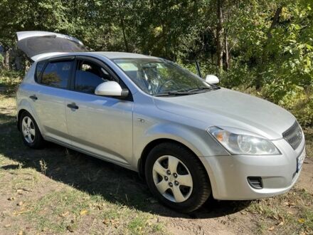 Серый Киа Сид, объемом двигателя 1.4 л и пробегом 223 тыс. км за 4700 $, фото 1 на Automoto.ua