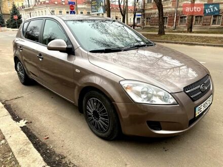 Серый Киа Сид, объемом двигателя 1.4 л и пробегом 220 тыс. км за 5000 $, фото 1 на Automoto.ua