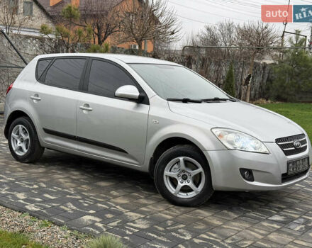 Серый Киа Сид, объемом двигателя 2 л и пробегом 191 тыс. км за 5700 $, фото 1 на Automoto.ua