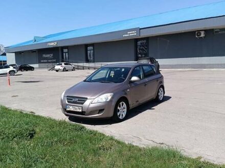 Киа Сид 2008 в Львове на Automoto.ua Серый Киа Сид, объемом двигателя 1.4 л и пробегом 156 тыс. км за 5100 $, фото 1 на Automoto.ua