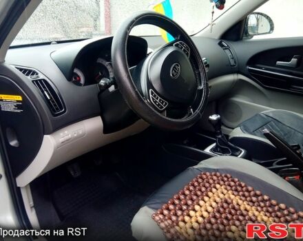 Серый Киа Сид, объемом двигателя 2 л и пробегом 242 тыс. км за 5500 $, фото 1 на Automoto.ua