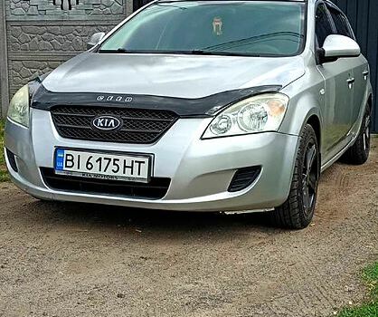 Сірий Кіа Сід, об'ємом двигуна 1.6 л та пробігом 230 тис. км за 4000 $, фото 1 на Automoto.ua