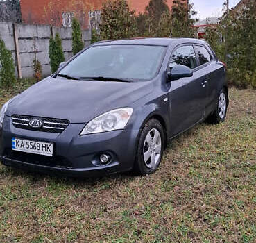Серый Киа Сид, объемом двигателя 1.4 л и пробегом 258 тыс. км за 4800 $, фото 1 на Automoto.ua