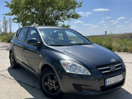 Серый Киа Сид, объемом двигателя 1.4 л и пробегом 176 тыс. км за 5800 $, фото 1 на Automoto.ua