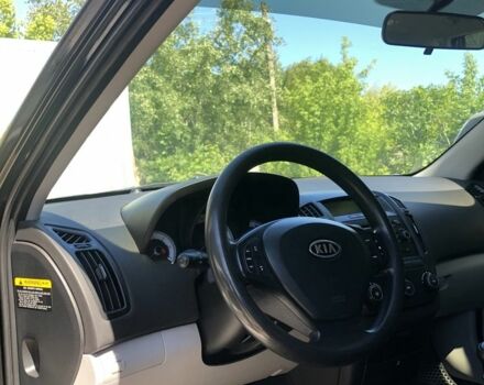 Серый Киа Сид, объемом двигателя 1.6 л и пробегом 300 тыс. км за 6250 $, фото 1 на Automoto.ua