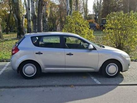 Серый Киа Сид, объемом двигателя 1.59 л и пробегом 225 тыс. км за 4500 $, фото 1 на Automoto.ua