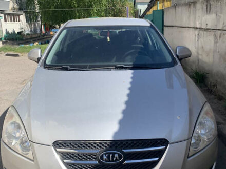 Киа Сид 2008 в Белой Церкве на Automoto.ua Серый Киа Сид, объемом двигателя 1.4 л и пробегом 270 тыс. км за 4450 $, фото 1 на Automoto.ua