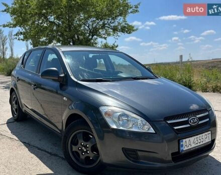 Серый Киа Сид, объемом двигателя 1.4 л и пробегом 190 тыс. км за 5600 $, фото 1 на Automoto.ua
