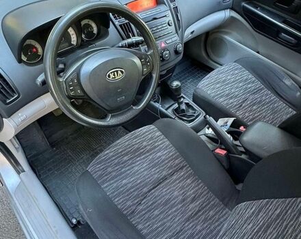 Серый Киа Сид, объемом двигателя 1.4 л и пробегом 198 тыс. км за 3000 $, фото 1 на Automoto.ua