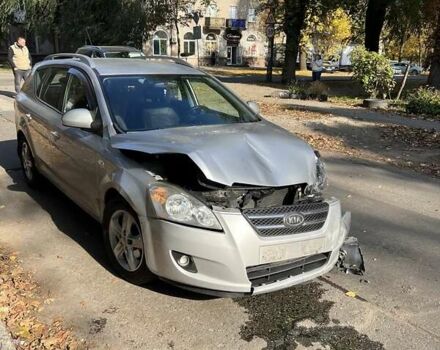 Серый Киа Сид, объемом двигателя 1.59 л и пробегом 200 тыс. км за 3200 $, фото 1 на Automoto.ua