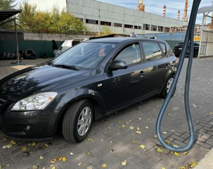 Серый Киа Сид, объемом двигателя 1.6 л и пробегом 250 тыс. км за 3900 $, фото 1 на Automoto.ua