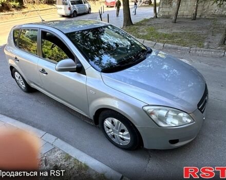 Серый Киа Сид, объемом двигателя 1.4 л и пробегом 200 тыс. км за 4000 $, фото 1 на Automoto.ua