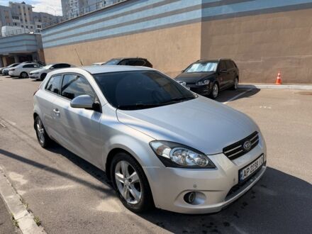 Серый Киа Сид, объемом двигателя 2 л и пробегом 218 тыс. км за 2499 $, фото 1 на Automoto.ua