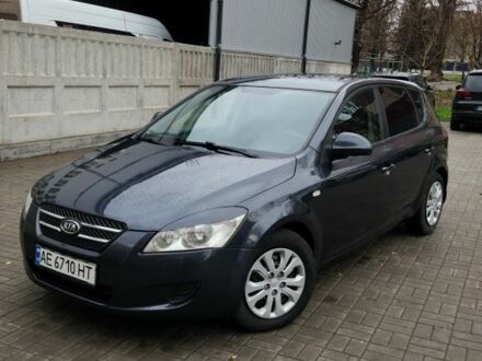 Серый Киа Сид, объемом двигателя 1.6 л и пробегом 201 тыс. км за 5300 $, фото 1 на Automoto.ua