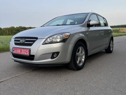 Киа Сид 2008 в Умани на Automoto.ua Серый Киа Сид, объемом двигателя 1.6 л и пробегом 250 тыс. км за 6300 $, фото 1 на Automoto.ua