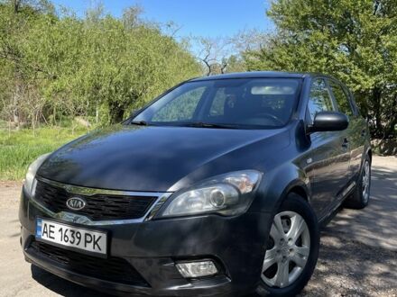 Киа Сид 2009 в Кривом Роге на Automoto.ua Серый Киа Сид, объемом двигателя 1.4 л и пробегом 260 тыс. км за 6200 $, фото 1 на Automoto.ua