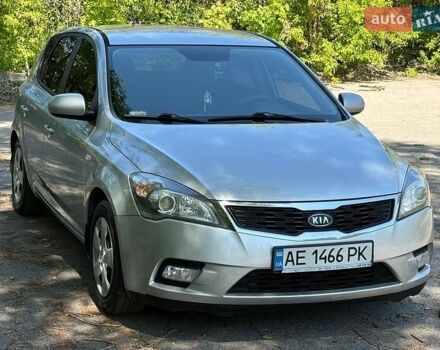 Серый Киа Сид, объемом двигателя 1.4 л и пробегом 262 тыс. км за 5300 $, фото 1 на Automoto.ua