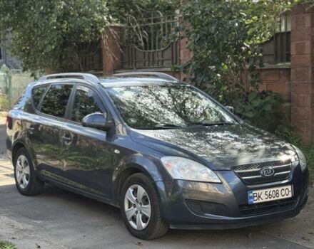 Серый Киа Сид, объемом двигателя 1.4 л и пробегом 300 тыс. км за 4950 $, фото 1 на Automoto.ua