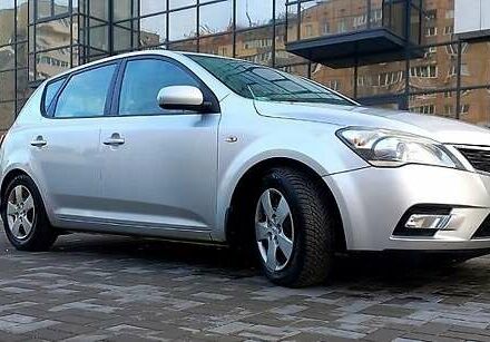 Серый Киа Сид, объемом двигателя 1.4 л и пробегом 261 тыс. км за 4600 $, фото 1 на Automoto.ua