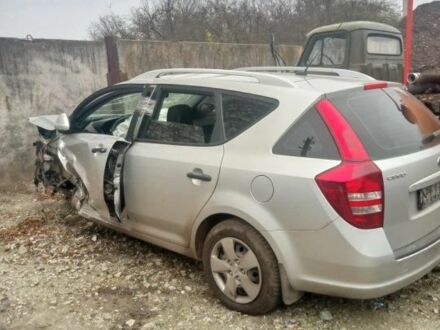 Серый Киа Сид, объемом двигателя 1.4 л и пробегом 245 тыс. км за 1999 $, фото 1 на Automoto.ua