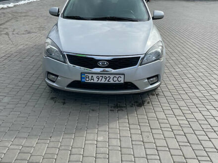 Киа Сид 2009 в Кропивницком (Кировограде) на Automoto.ua Серый Киа Сид, объемом двигателя 1.4 л и пробегом 286 тыс. км за 7700 $, фото 1 на Automoto.ua