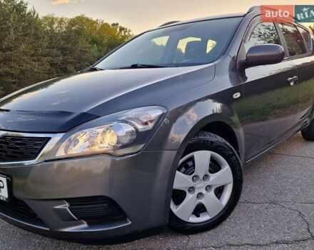 Серый Киа Сид, объемом двигателя 1.4 л и пробегом 206 тыс. км за 5350 $, фото 1 на Automoto.ua