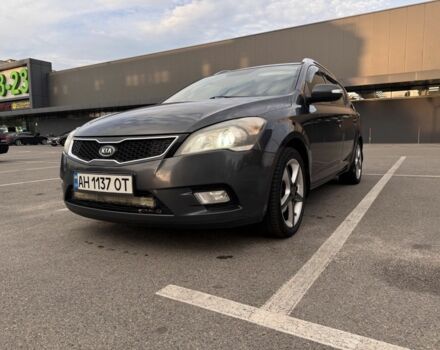 Серый Киа Сид, объемом двигателя 1.6 л и пробегом 250 тыс. км за 5800 $, фото 1 на Automoto.ua