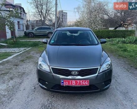 Серый Киа Сид, объемом двигателя 1.4 л и пробегом 182 тыс. км за 5900 $, фото 1 на Automoto.ua