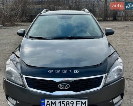 Серый Киа Сид, объемом двигателя 1.58 л и пробегом 227 тыс. км за 5700 $, фото 1 на Automoto.ua