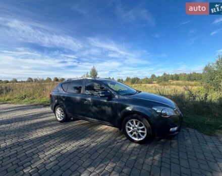 Серый Киа Сид, объемом двигателя 1.58 л и пробегом 248 тыс. км за 7000 $, фото 1 на Automoto.ua