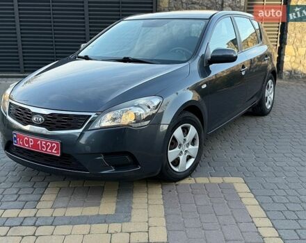 Серый Киа Сид, объемом двигателя 1.59 л и пробегом 175 тыс. км за 7900 $, фото 1 на Automoto.ua