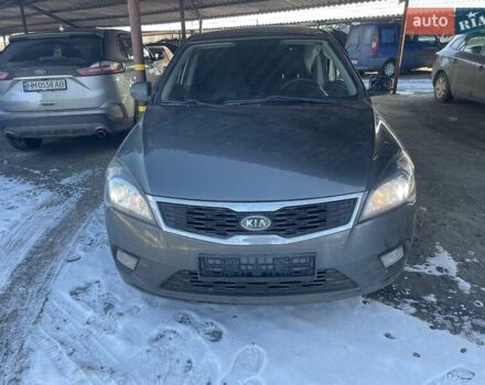 Серый Киа Сид, объемом двигателя 1.4 л и пробегом 135 тыс. км за 2700 $, фото 1 на Automoto.ua
