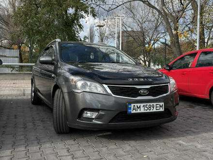 Серый Киа Сид, объемом двигателя 1.58 л и пробегом 205 тыс. км за 6500 $, фото 1 на Automoto.ua