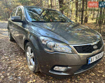 Серый Киа Сид, объемом двигателя 1.6 л и пробегом 260 тыс. км за 8200 $, фото 1 на Automoto.ua