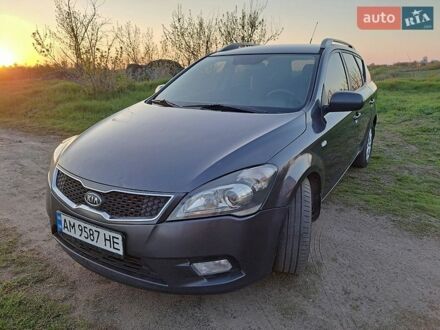 Серый Киа Сид, объемом двигателя 1.6 л и пробегом 528 тыс. км за 5400 $, фото 1 на Automoto.ua