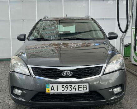 Серый Киа Сид, объемом двигателя 1.6 л и пробегом 220 тыс. км за 8000 $, фото 1 на Automoto.ua