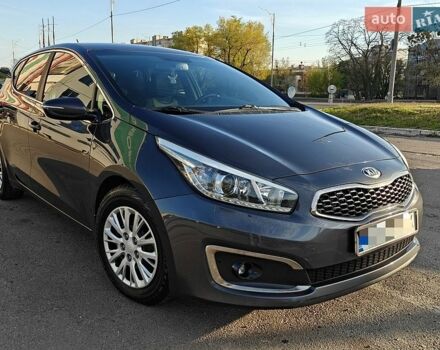 Серый Киа Сид, объемом двигателя 1.59 л и пробегом 175 тыс. км за 13500 $, фото 1 на Automoto.ua