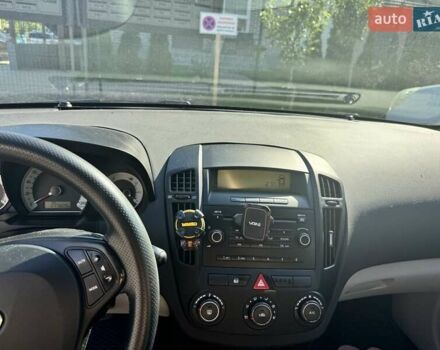 Синій Кіа Сід, об'ємом двигуна 1.6 л та пробігом 277 тис. км за 6200 $, фото 5 на Automoto.ua