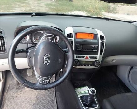 Синий Киа Сид, объемом двигателя 1.6 л и пробегом 250 тыс. км за 5200 $, фото 4 на Automoto.ua