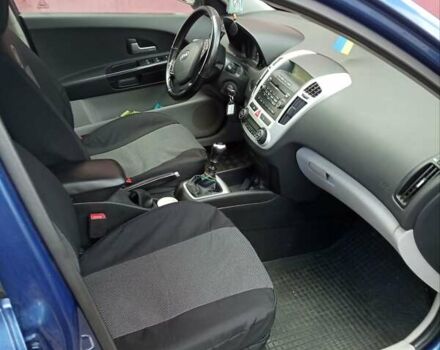 Киа Сид 2007 в Ровно на Automoto.ua Синий Киа Сид, объемом двигателя 1.6 л и пробегом 106 тыс. км за 6300 $, фото 4 на Automoto.ua