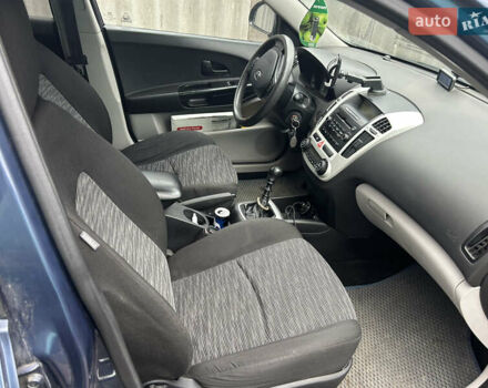 Синий Киа Сид, объемом двигателя 2 л и пробегом 203 тыс. км за 4000 $, фото 5 на Automoto.ua