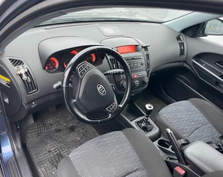 Синій Кіа Сід, об'ємом двигуна 1.6 л та пробігом 225 тис. км за 5000 $, фото 9 на Automoto.ua