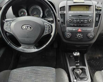 Синий Киа Сид, объемом двигателя 1.58 л и пробегом 320 тыс. км за 5100 $, фото 3 на Automoto.ua