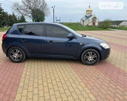 Синій Кіа Сід, об'ємом двигуна 0 л та пробігом 210 тис. км за 5500 $, фото 2 на Automoto.ua